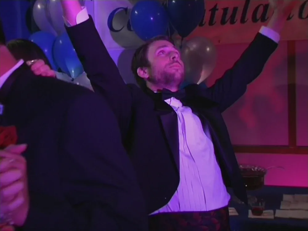 Still from It's Always Sunny S01E03: Charlie dancing