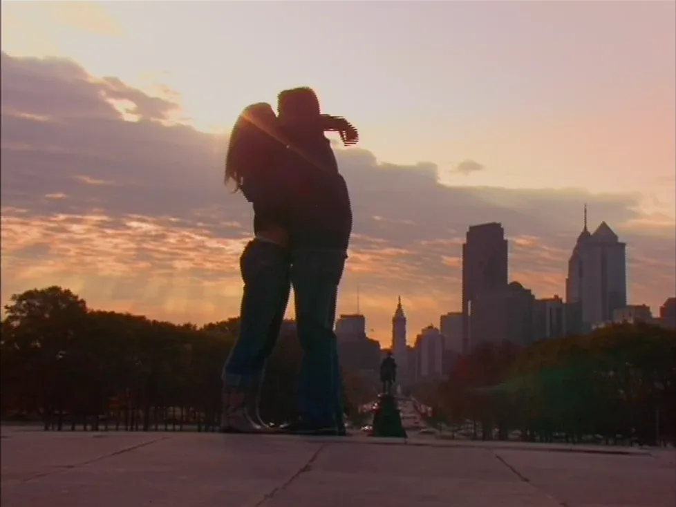 Still from It's Always Sunny S01E04: Philadelphia at sunset