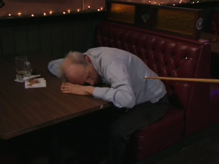 Still from It's Always Sunny S01E06: The dead guy