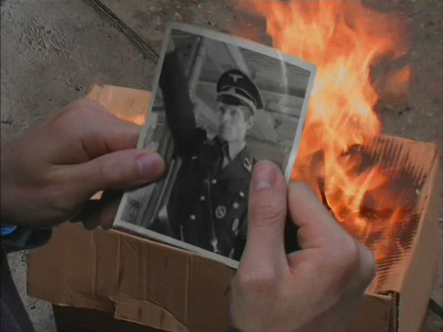 Still from It's Always Sunny S01E06: Pop-Pop, then